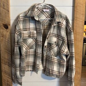 Butter Melon Cropped, Flannel Shacket Jacket Size Large Never worn